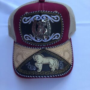 Gorra guinda con blanco jinete con herradura plateada