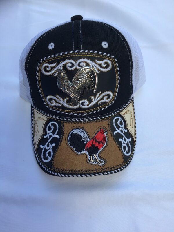 Gorra negra con blanco con gallo plateado