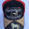 Gorra negra con rojo caballo plateado