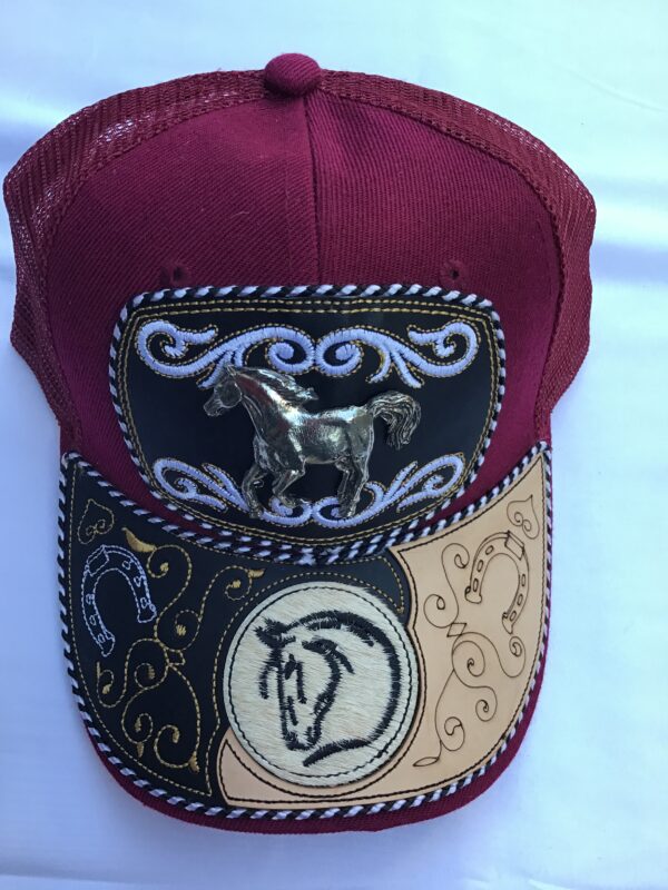 Gorra roja con Caballo