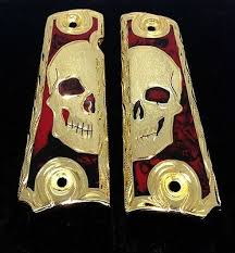 Cacha Dorado con Negro Calavera