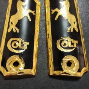 Gold plated gun grip - Colt - Colt Caballo Fondo Negro