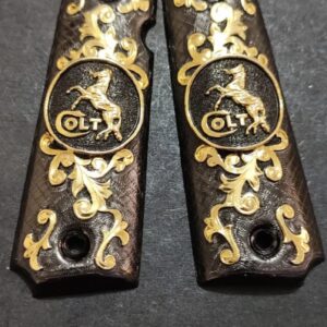 Gold plated gun grip - Colt - Colt Caballo Fondo Negro