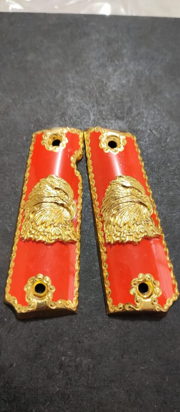 Gold plated gun grip - Colt - Aguila Fondo Rojo